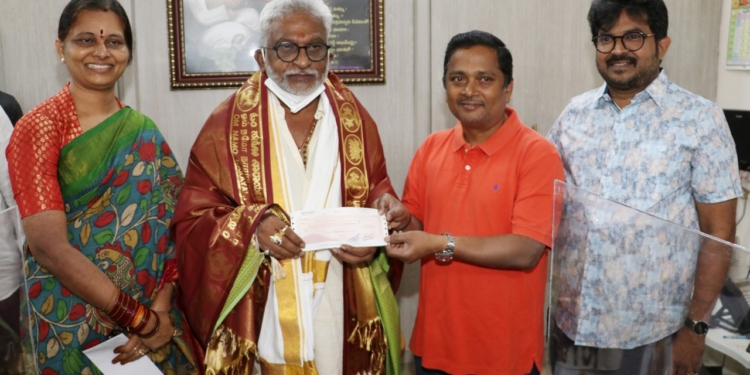 టీటీడీకి దుబాయ్ భక్తుడి రూ కోటి విరాళం