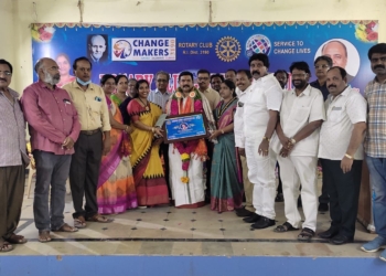 రోటరీ క్లబ్ చే అంజూరు శ్రీనివాసులుకు సన్మానం