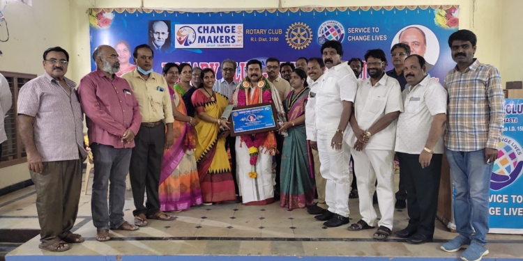 రోటరీ క్లబ్ చే అంజూరు శ్రీనివాసులుకు సన్మానం