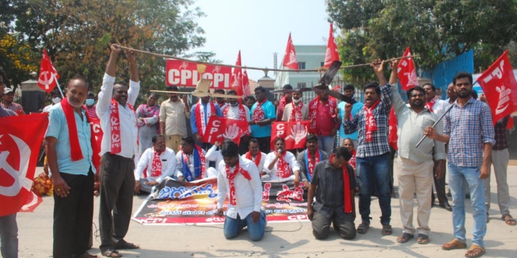 పెంచిన విద్యుత్ ఛార్జీలు తక్షణం తగ్గించాలి