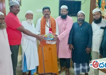 ఆలయ ఛైర్మన్ అంజూరు తారక శ్రీనివాసులుకు సన్మానం