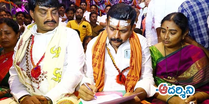 ముక్కంటి ఆలయ అభివృద్ధికి కృషి: అంజూరు శ్రీనివాసులు