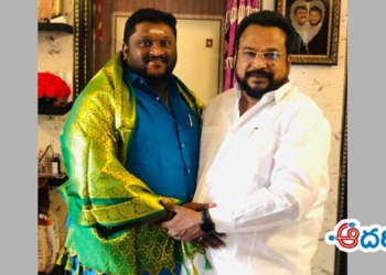 ఆలయ పాలక మండలి సభ్యులు బుల్లెట్ కు ఘన సన్మానం