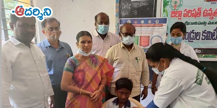 విద్యార్థులకు కొవిడ్ టీకా