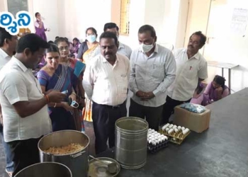 విద్యార్థులకు నాణ్యమైన భోజనం అందించండి: డీఈవో శేఖర్