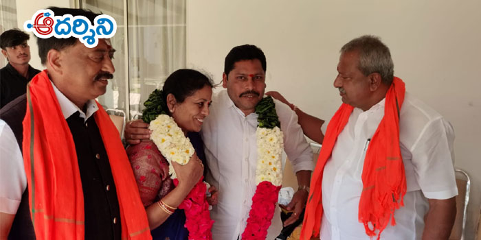 కొండూరు సునీత దంపతులను సన్మానించిన కర్ణాటక మంత్రి