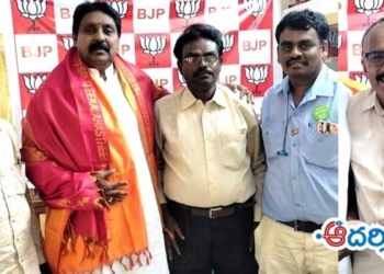 డాక్టర్ చంద్రప్పను సన్మానించిన ఎల్ఐసీ ఏజెంట్లు