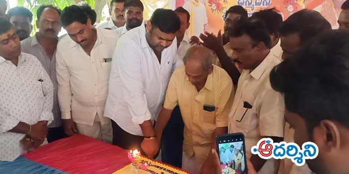 ఘనంగా చంద్రబాబు జన్మదిన వేడుకలు