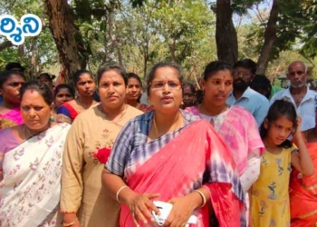 చిన్నారుల మరణాలన్నీ ప్రభుత్వ హత్యలే: చక్రాల ఉష