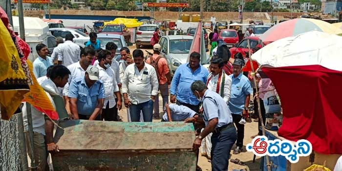 శివయ్య గోపురం వద్ద ఆక్రమణల తొలగింపు