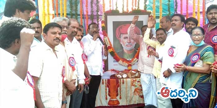 జ్యోతిరావు పూలే విగ్రహం ఏర్పాటు చేసి తీరుతాం: మిద్దెల హరి