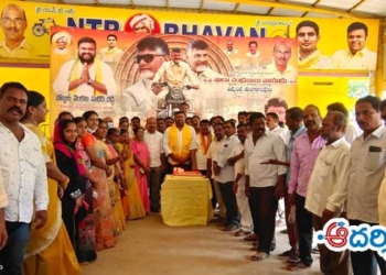 అభివృద్ధి ప్రదాత చంద్రబాబు వందేళ్లు వర్ధిల్లాలి: బొజ్జల సుధీర్ 