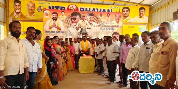 అభివృద్ధి ప్రదాత చంద్రబాబు వందేళ్లు వర్ధిల్లాలి: బొజ్జల సుధీర్ 