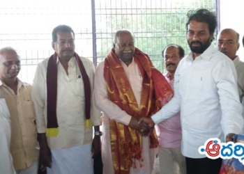 వన్నెకులక్షత్రియ సంఘ నాయకులకు ఘన సన్మానం
