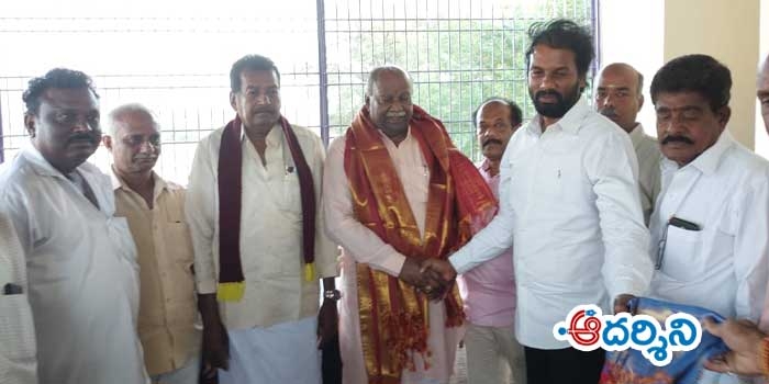 వన్నెకులక్షత్రియ సంఘ నాయకులకు ఘన సన్మానం
