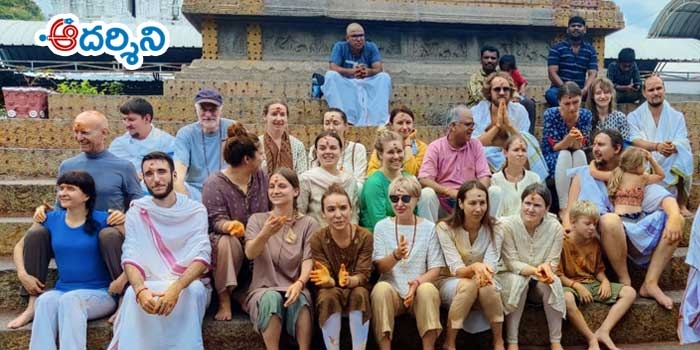శ్రీకాళహస్తీశుని సేవలో రష్యన్ భక్తులు!