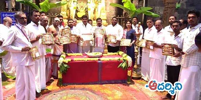 ముక్కంటి మహాశివరాత్రి ఆహ్వాన పత్రికలు ఆవిష్కరణ