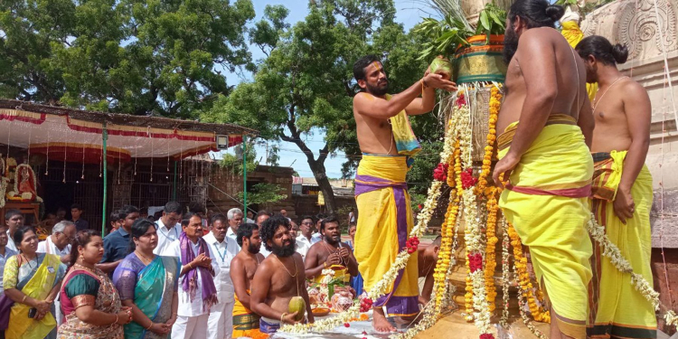 ధ్వజారోహణంతో వైభవంగా ప్రారంభమైన శ్రీ సౌమ్యనాథస్వామి బ్రహ్మోత్సవాలు