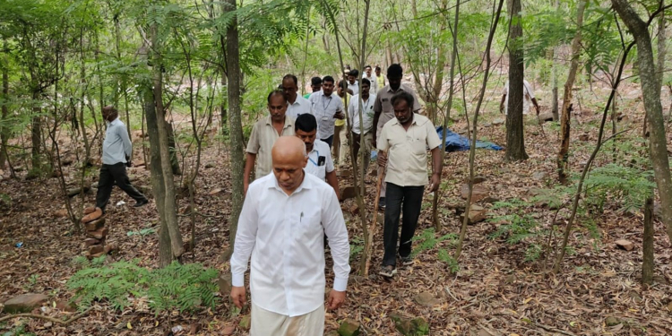 చిరుత దాడి ప్రదేశాన్ని పరిశీలించిన టీటీడీ ఈవో