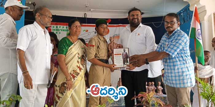 వివేకానంద జీవితంపై పోటీల్లో విజేతలకు బహుమతులు