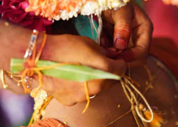 మూడుముళ్లు బలవంతంగా వేయిస్తారో.. ఏంటో..?