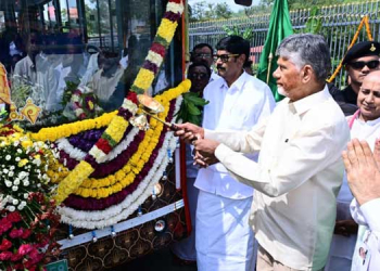 టీటీడీకి 25 ఎలక్ట్రిక్ బస్సులు అందజేసిన రిలయన్స్ 